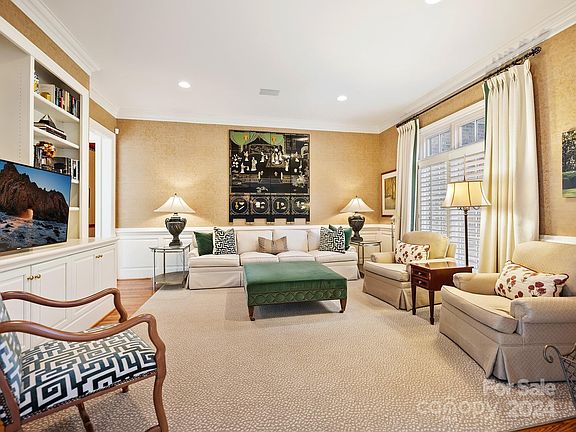 5th image of 3612 Hampton Manor Dr