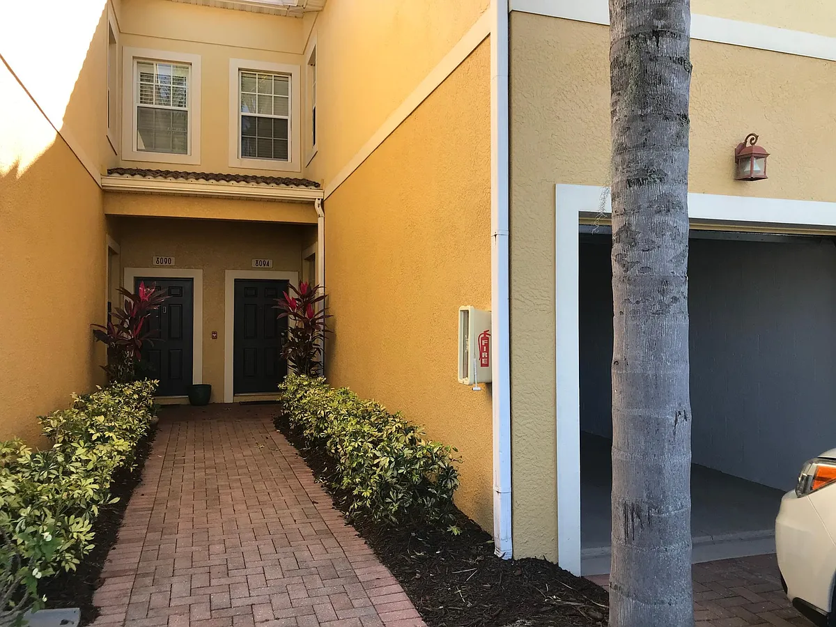Building Photo - 8094 Moonstone Dr #17-103
