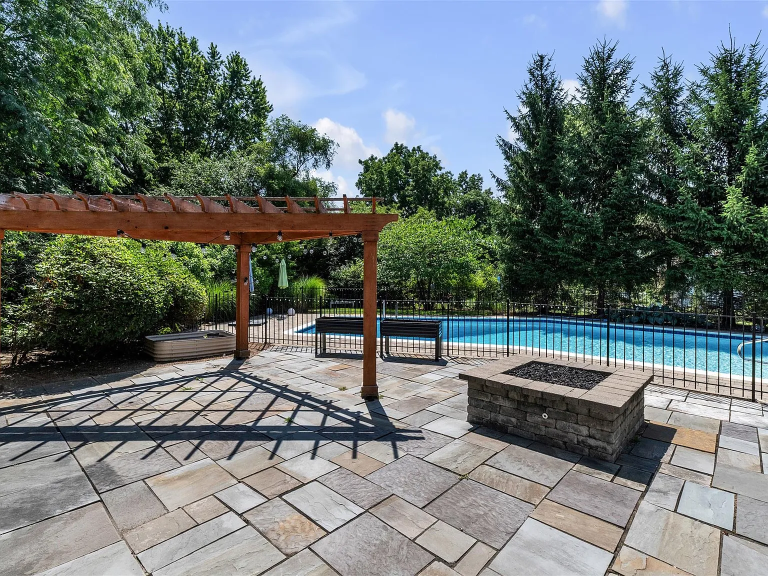 4 bed, 3.5 bath, 2699 sqft, $5,400 — Photo 4