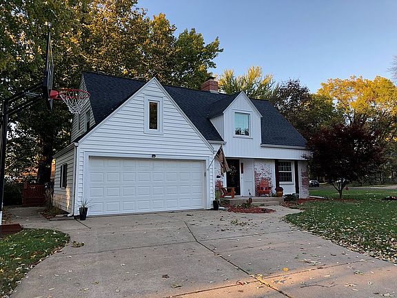 2nd image of 901 W Stratford Dr