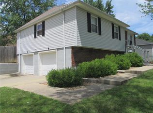 2615 NW Castle Dr, Blue Springs, MO 64015