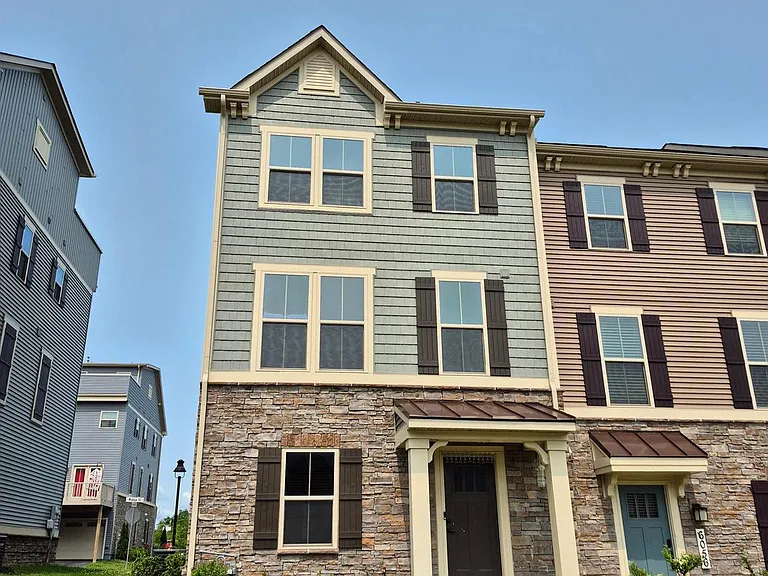 6054 Fallfish Ct — Photo 2