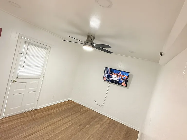 332 Glenhill Ave #1L — Photo 4