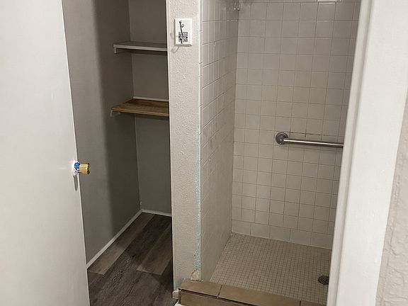 4th image of 231 W C Ave