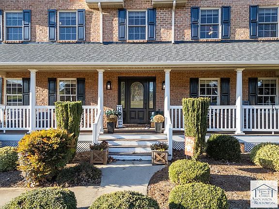 3rd image of 470 Saint Johns Cir