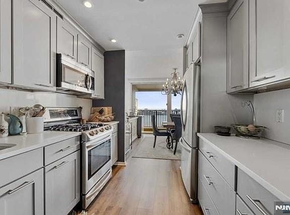 2nd image of 3 Horizon Rd APT 1004