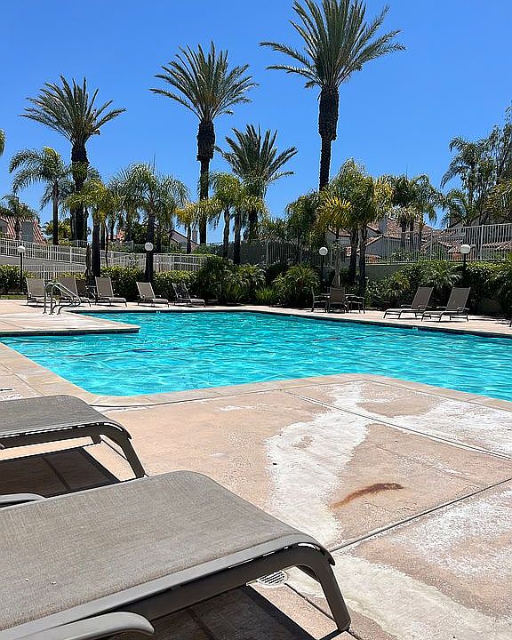2nd image of 832 Calle Los Gatos