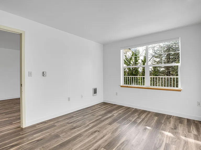 Eastwood Apartments — Photo 22