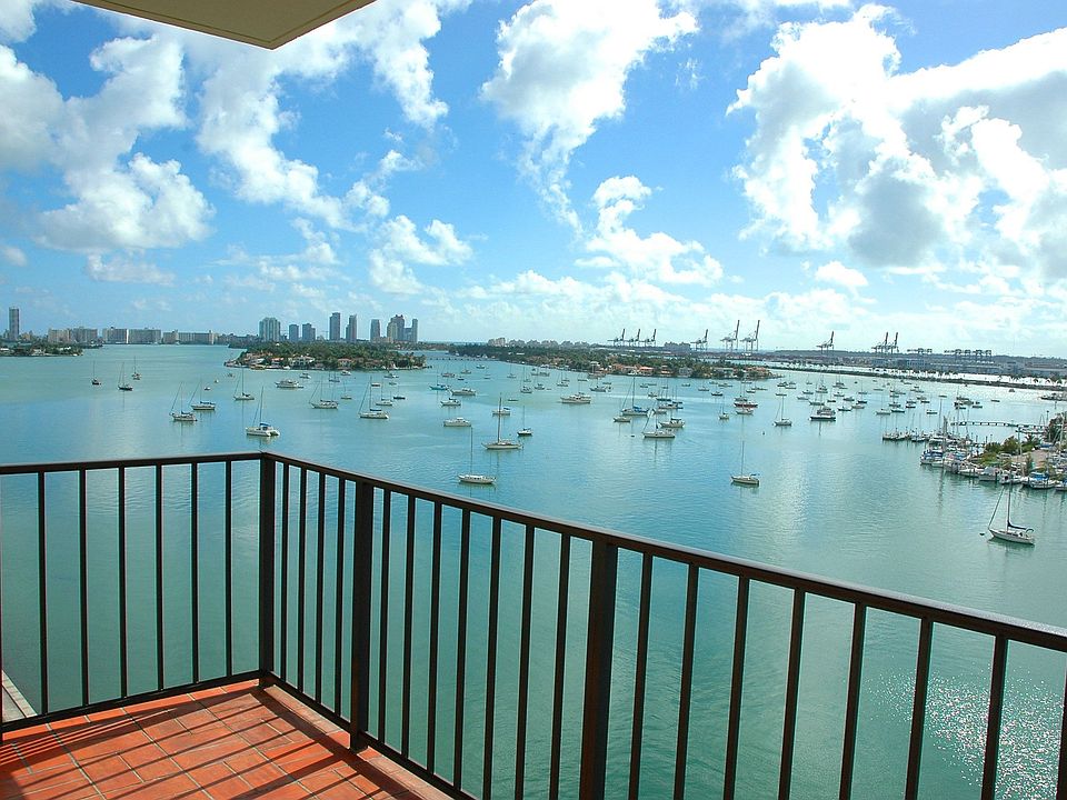 View of Biscayne Bay, South Beach and South Point 