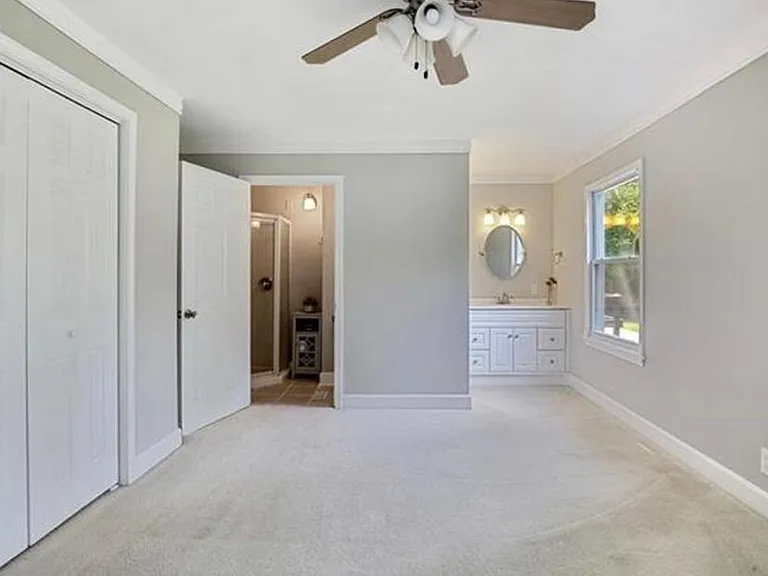 8416 State Line Rd — Photo 10