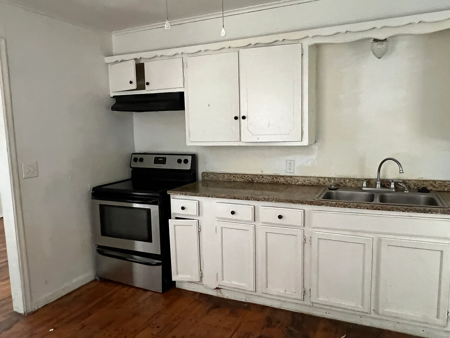 1214 N Oswego Ave — Photo 2