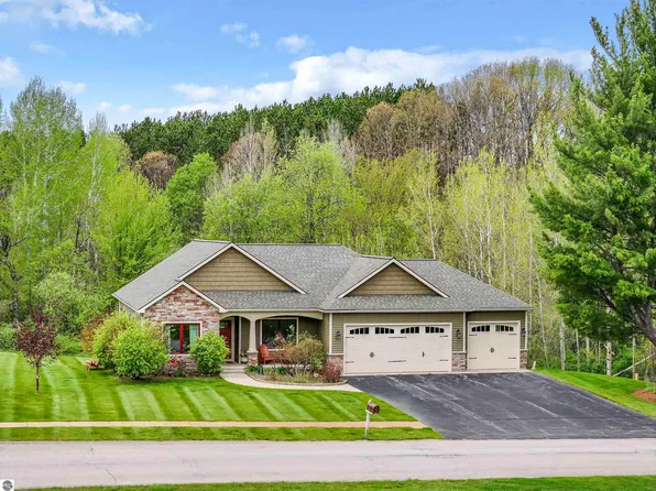 3251 Huellmantel Dr, Traverse City, MI 49685
