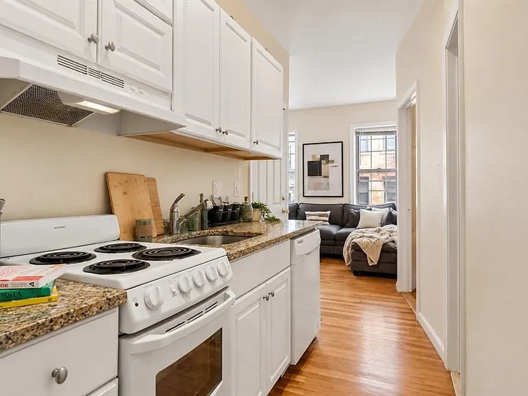 28 Phillips St #3 — Photo 3