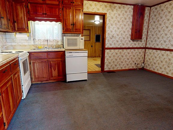 4th image of 720 Sylvan Dr S