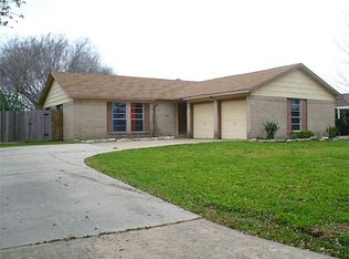 321 Baycrest Dr, League City, TX 77573