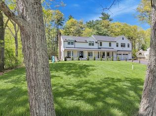 7 Circle Dr, Dover, MA 02030