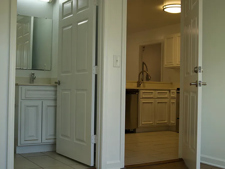 College Center Apartments — Photo 36