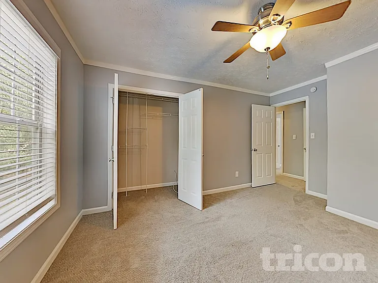 726 Westbury Dr — Photo 32