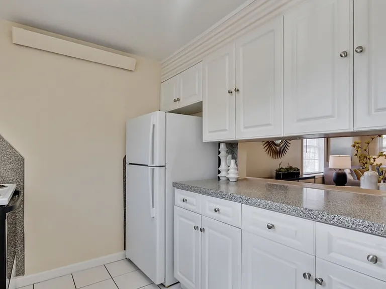 West Hill Apartments — Photo 16