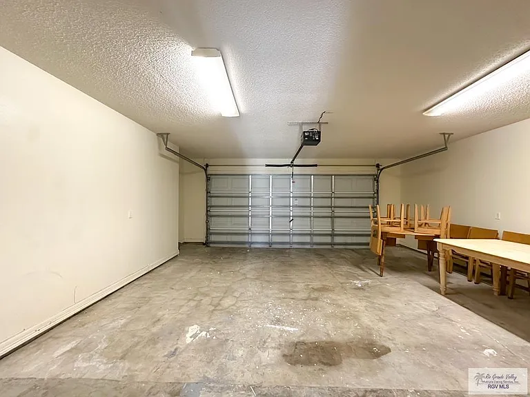 1013 Champlain Dr — Photo 21
