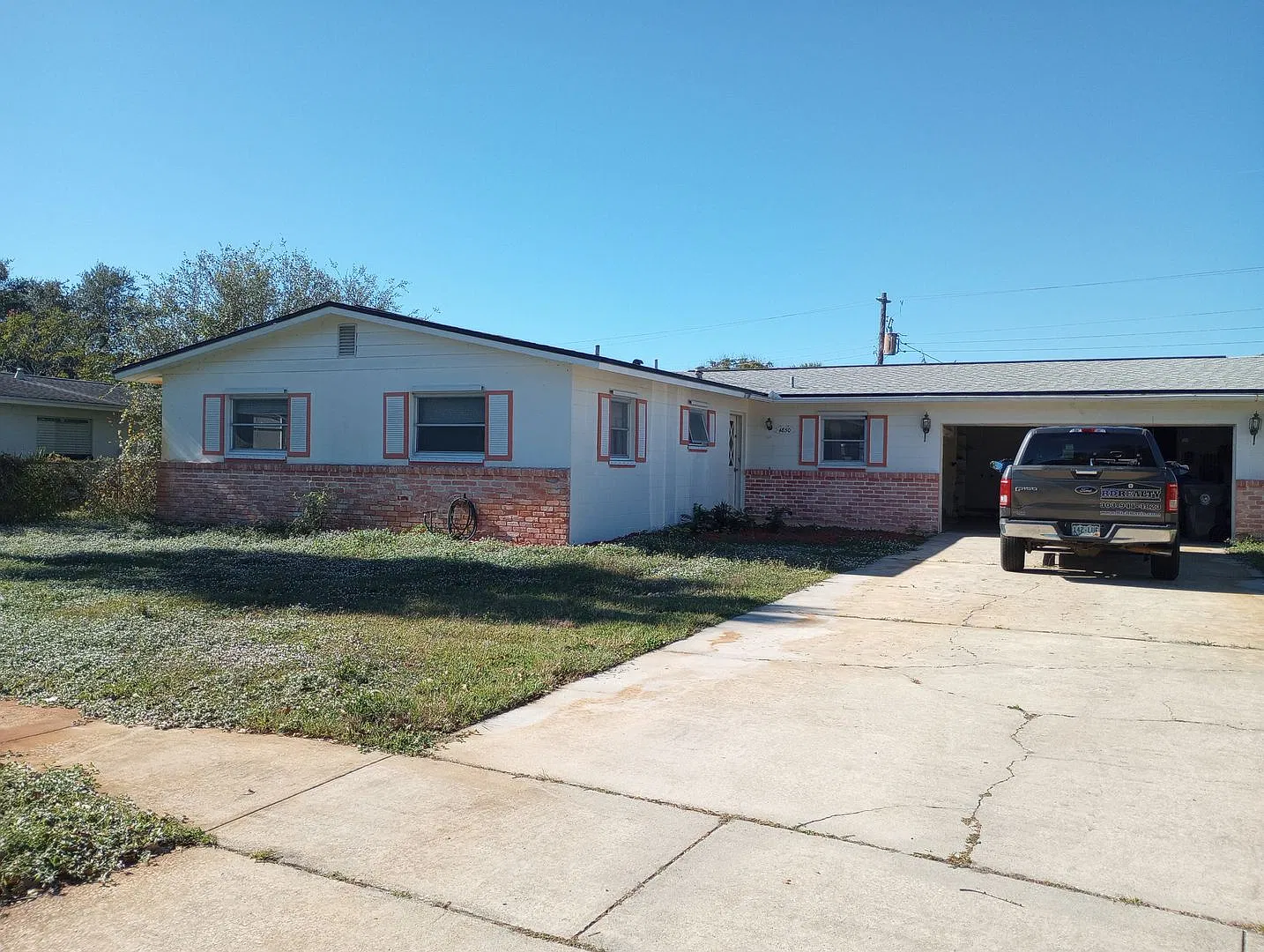 Large 3 bed 2 bath home with 2 car garage — Photo 3