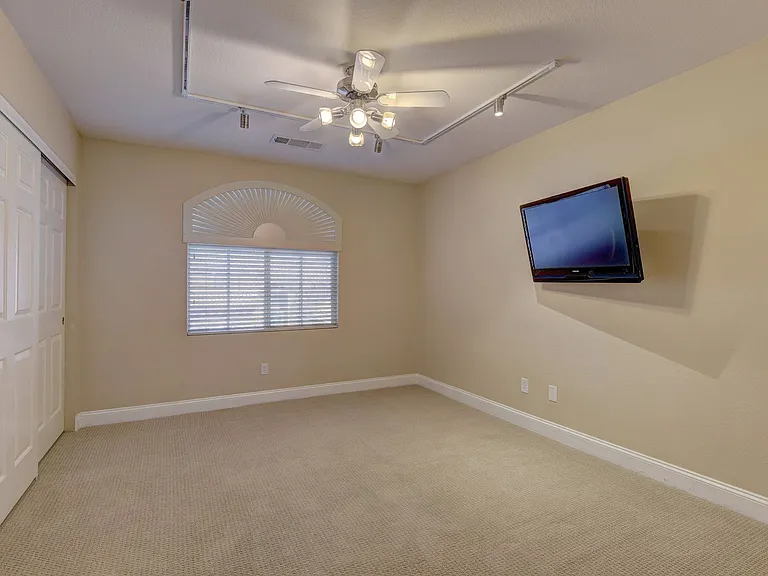 3920 Larkcrest St — Photo 18