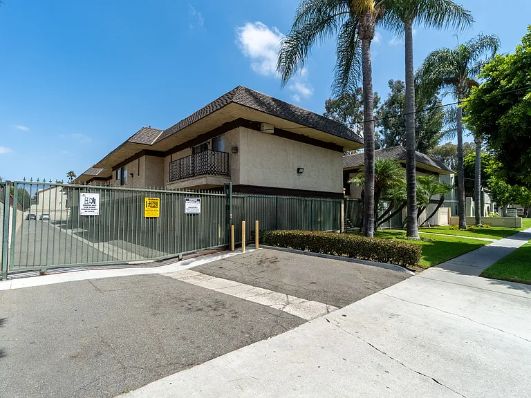 3523 W Savanna St — Photo 22