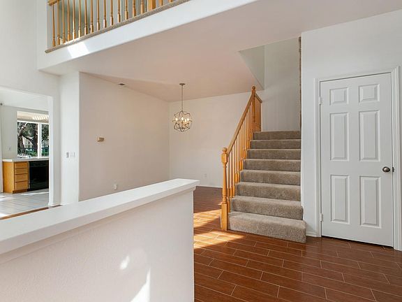 4th image of 132 Matisse Cir