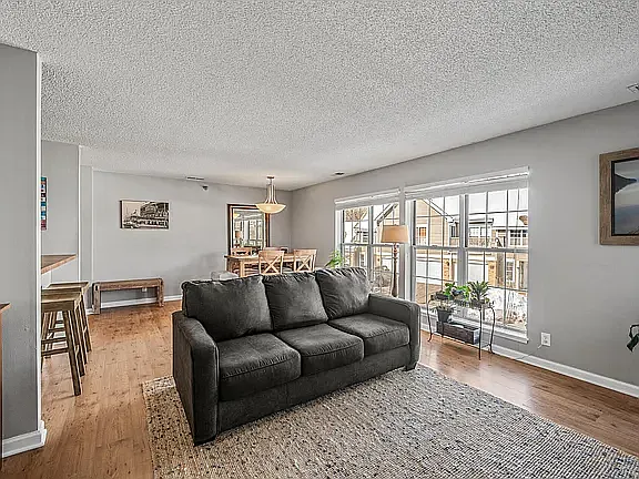 1 bed, 831 sqft, $1,500 — Photo 2