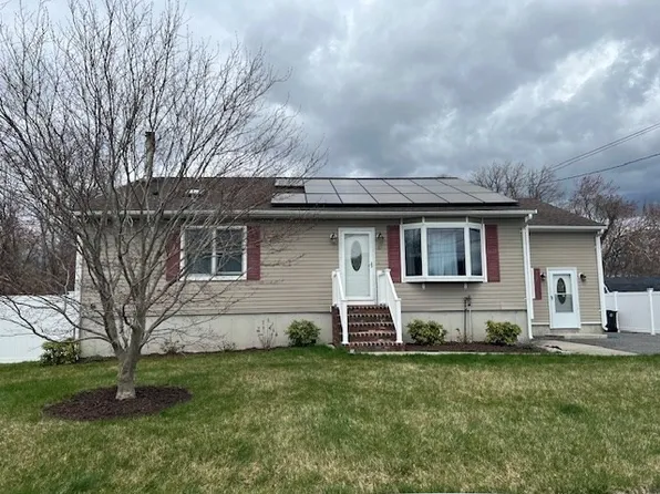 87 McCabe St, Dartmouth, MA 02748