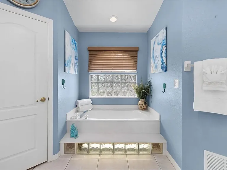 24 Clubhouse Ct — Photo 13