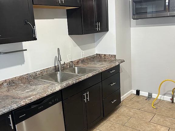 4th image of 29033 Powers St