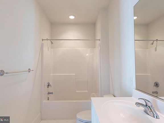 5th image of 18888 Bethpage Dr #1B