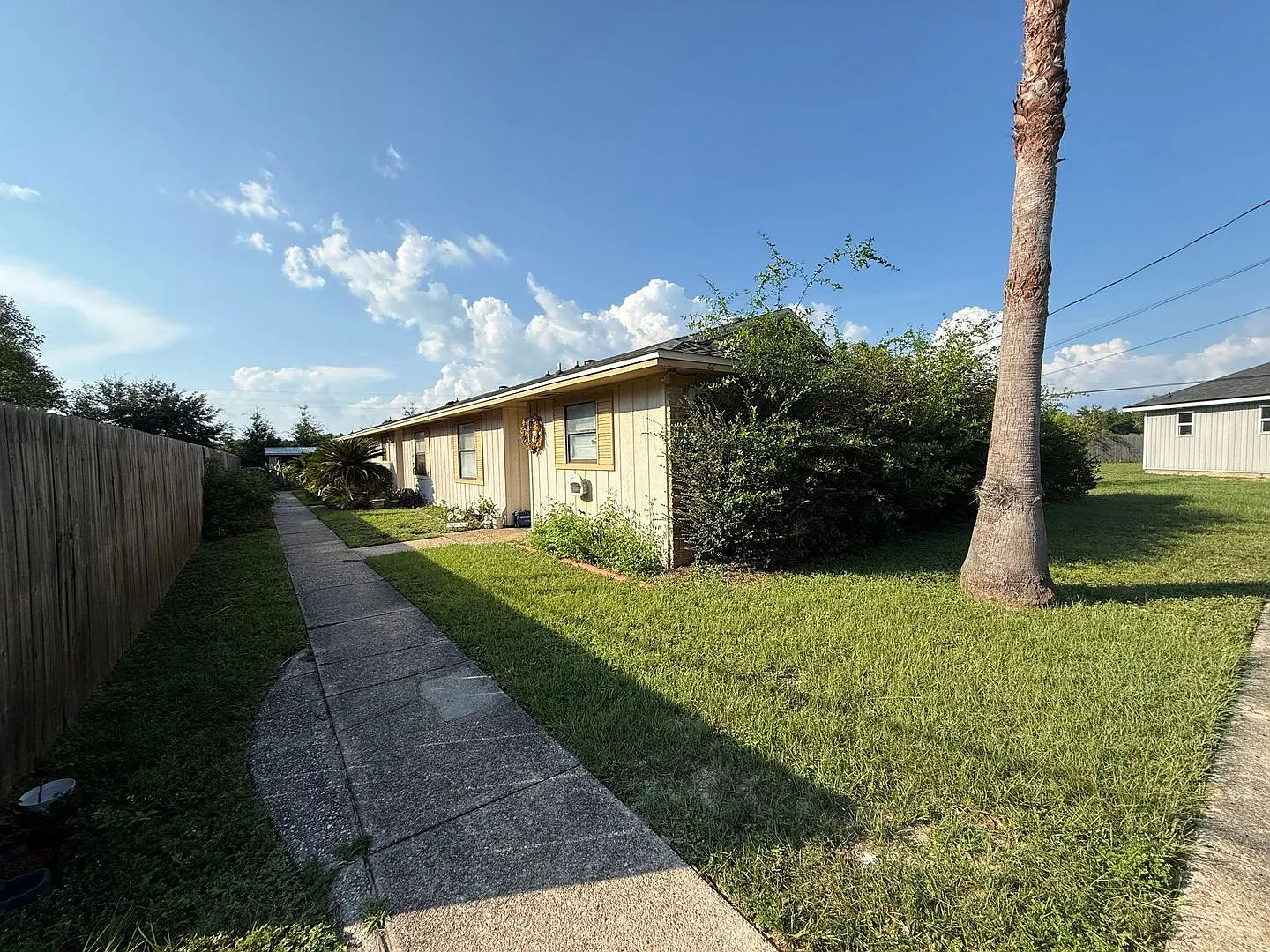 Gulf Breeze - Greenbriar - 2 bedroom, 1 bathroom - Water and lawn care included — Photo 1