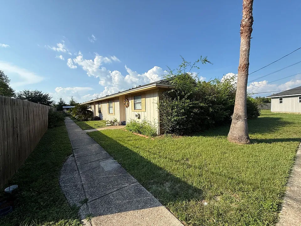 3389 Greenbriar Cir #B