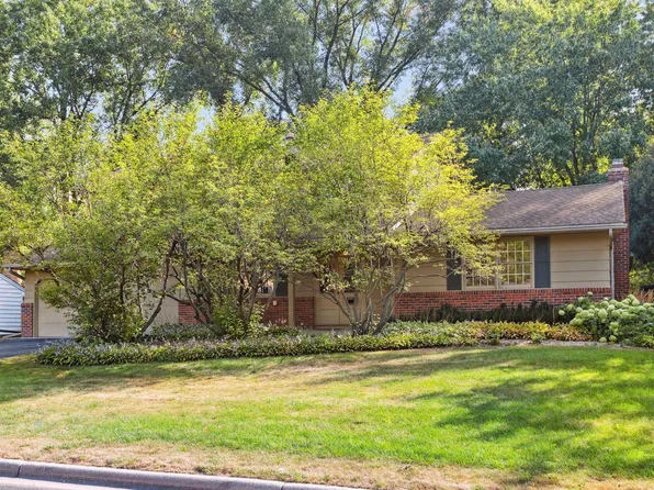 3060 Woodlark Ln, Eagan, MN 55121