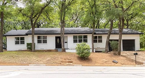 1230 S Pecan St Photo 1