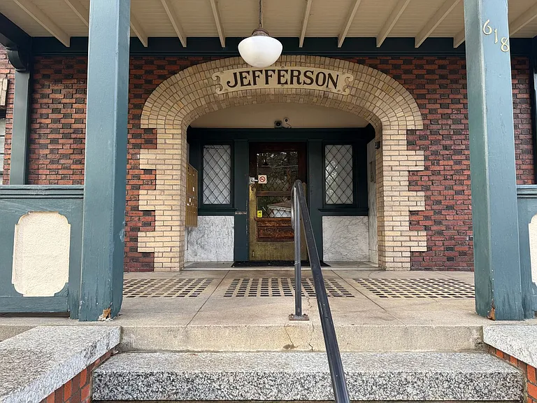 Jefferson Apartments — Photo 8