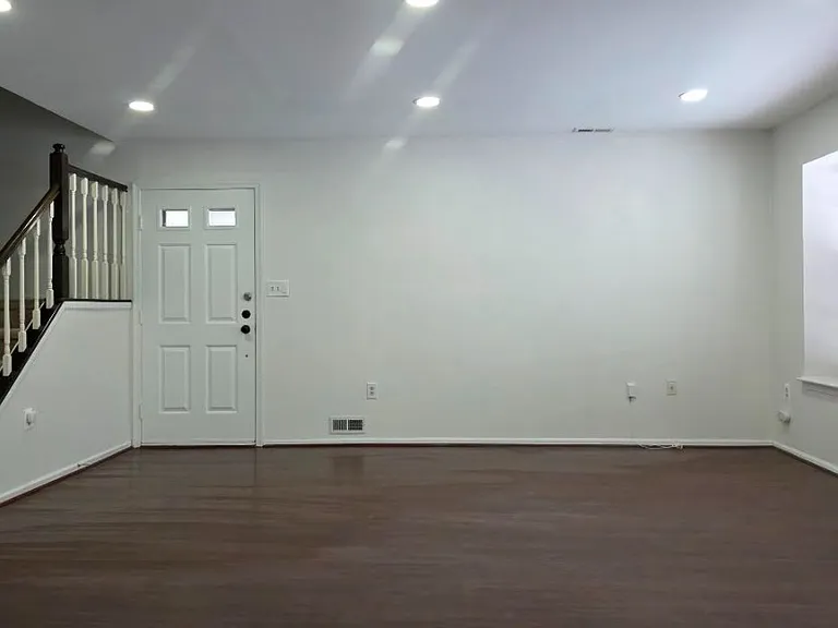 90 Almond Dr — Photo 2