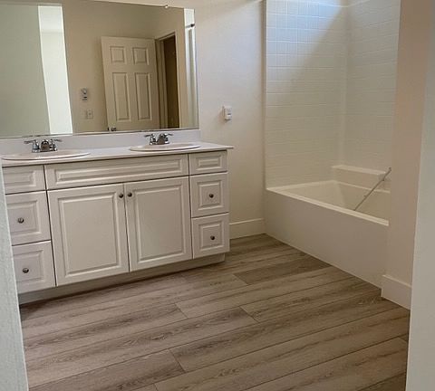2ND FL MASTER BATH