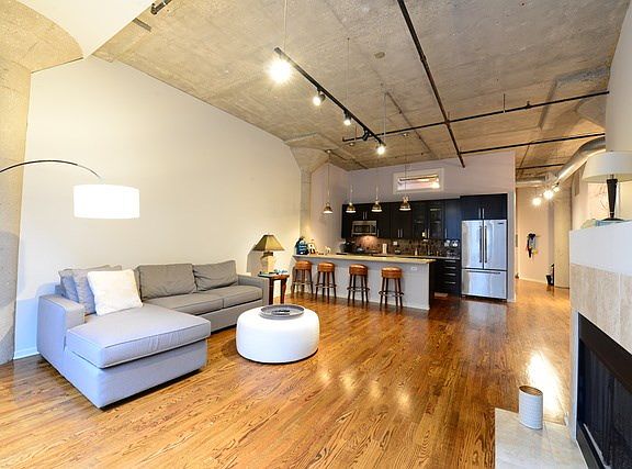 2nd image of 900 N Kingsbury St APT 725