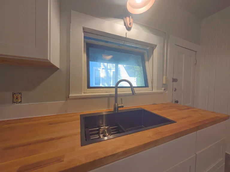 433 SW 5th St — Photo 3