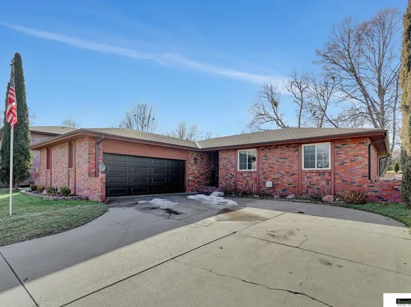 5421 Bison Dr, Lincoln, NE 68516