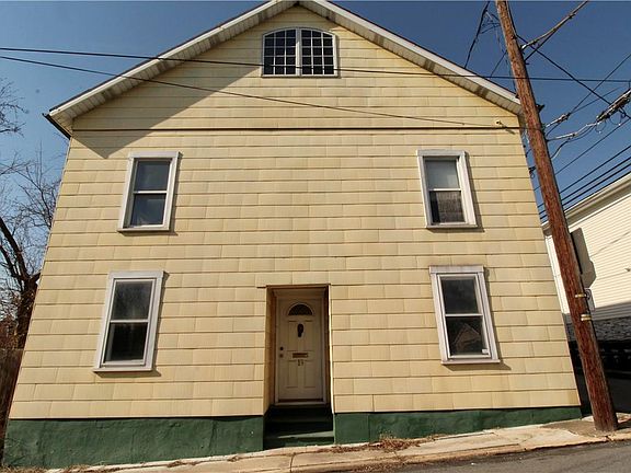 2nd image of 19 E 20th St