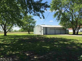 115 Bloomington St, Dewitt, IL 61735