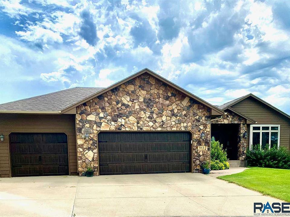 1st image of 913 W Whispering Cir