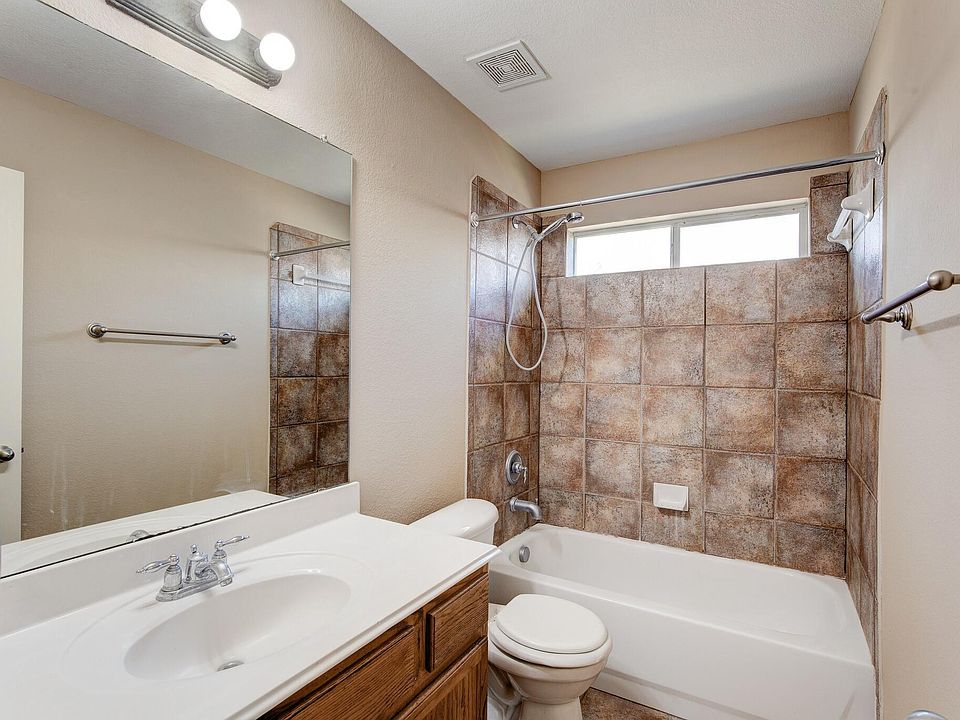 1st image of 760 Bur Oak Dr