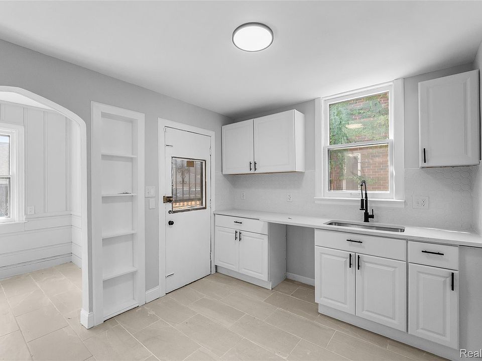 16224 Parkside St, photo 8