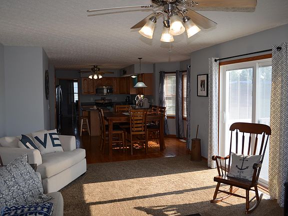 2nd image of 200 Willow Way