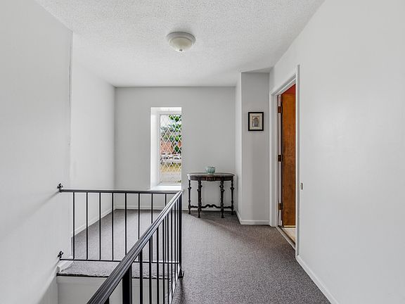 3rd image of 2710 Rollins Rd #A3